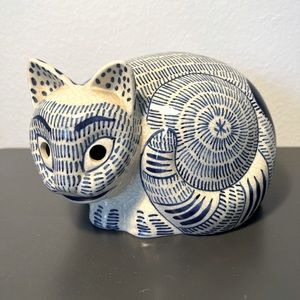 Vintage 1979 made in Japan cat ceramic blue and white.